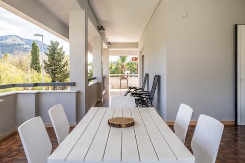 Top performing Airbnb: Family villa 200 meters from the beach in Palermo