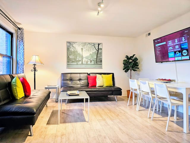 1 #33 – 4 Bdrm Condo – McCormick Place, Chinatown