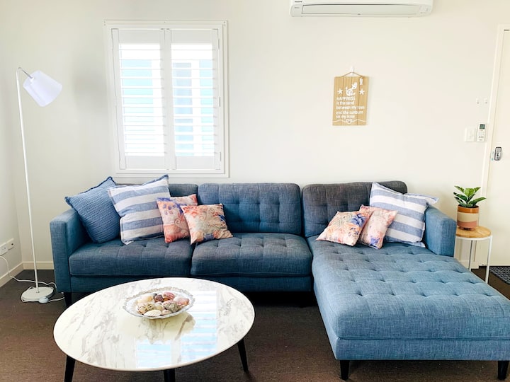 1BR Haven on Seashore, Stroll to Beach/Cafes!