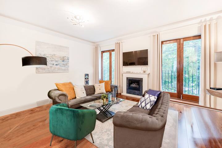 WEST-END Fashion Designer Sensational Family Home gallery image 4