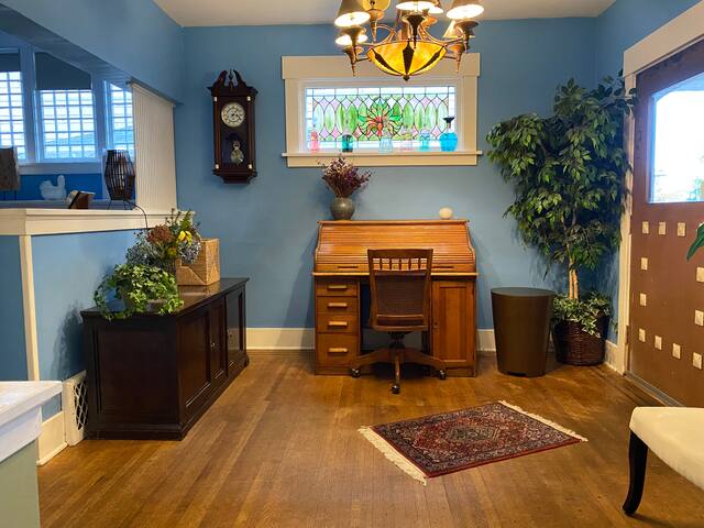 Capitol Hill SFR 5 Bed -3 BA. Volunteer Park gallery image 4