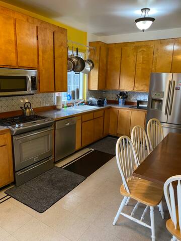 Capitol Hill SFR 5 Bed -3 BA. Volunteer Park gallery image 5