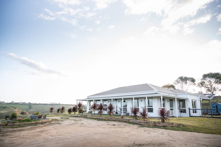 Listing in Geelong And The Bellarine