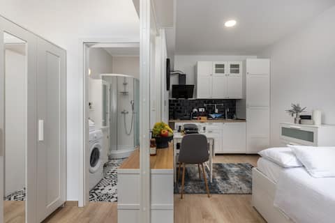 Top performing Airbnb: Studio Apartment Agostini 6 in Mjesni Odbor Potok