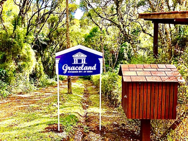 Entire home with 5 bedrooms in Camanducaia - CASA GRACELAND EM MONTE VERDE  - p/Famílias