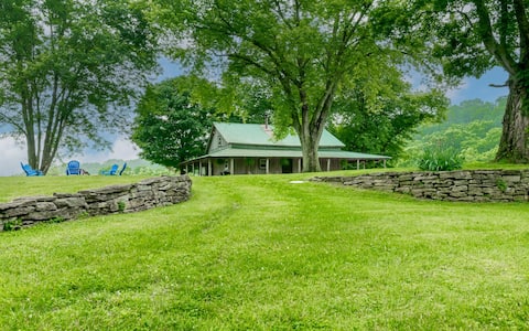 Bourbon Country Cabin with HOT TUB & Fire Pit