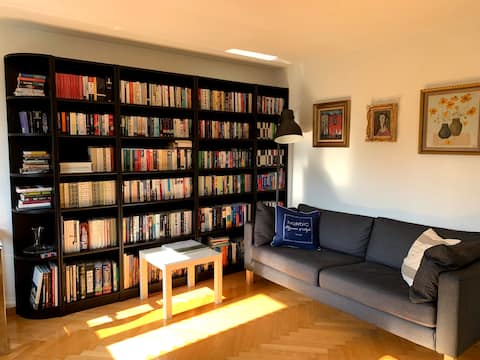 Top performing Airbnb: City Center Flat Near Art Museum, Lake & Old City in Hottingen