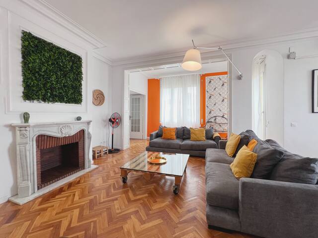 Exclusive 2-Terrace Apt in the Heart of Eixample gallery image 2