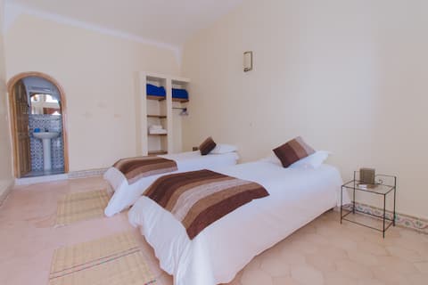 Auberge Marabout - Bedroom on sunny patio