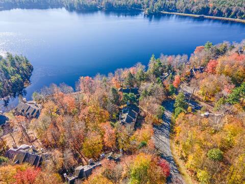 Lakeside＋Pool Getaway★CrestedFalcon★Poconos Summer