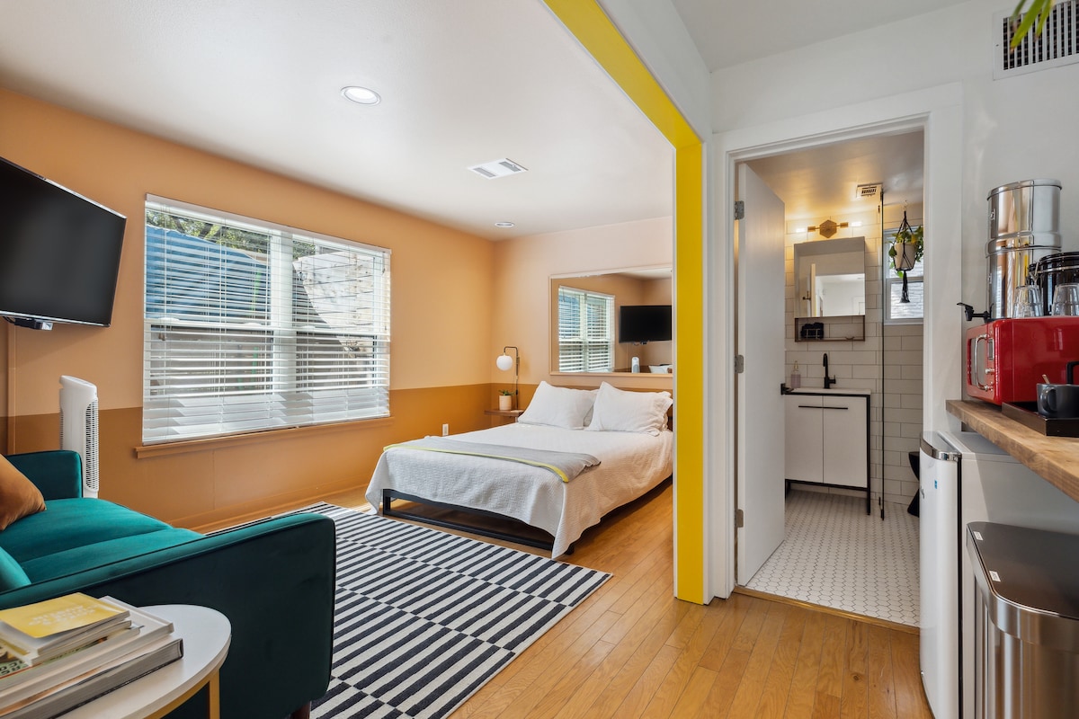 Close to DT SoCo and Townlake w Private Entrance