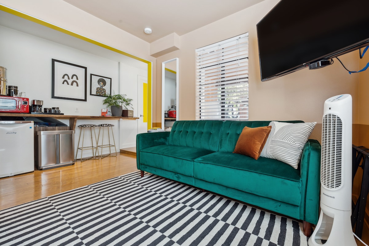 Close to DT SoCo and Townlake w Private Entrance