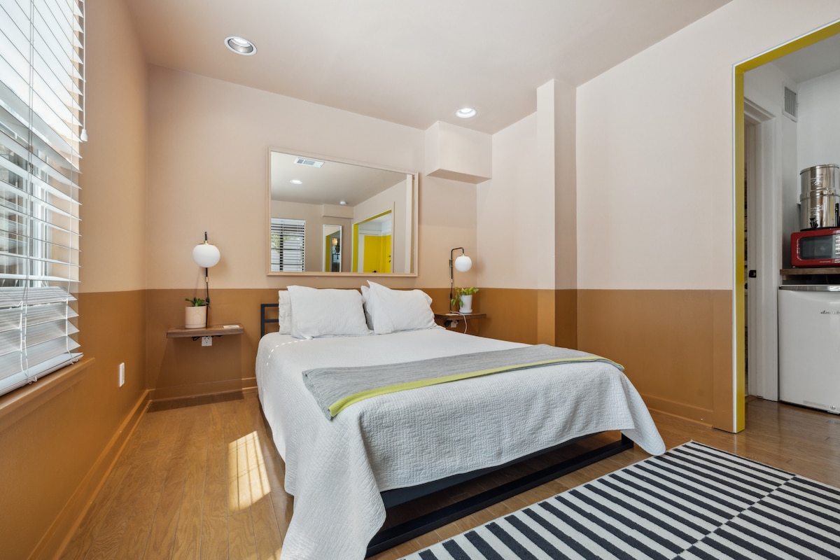 Close to DT SoCo and Townlake w Private Entrance