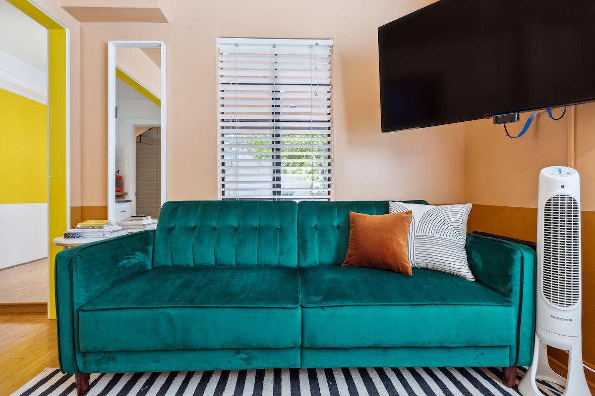 Close to DT SoCo and Townlake w Private Entrance