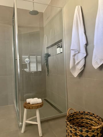 The complete works gallery image 5