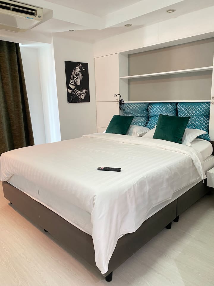 Dormitorio principal con cama king size con TV 65" NETFLIX INCLUIDO