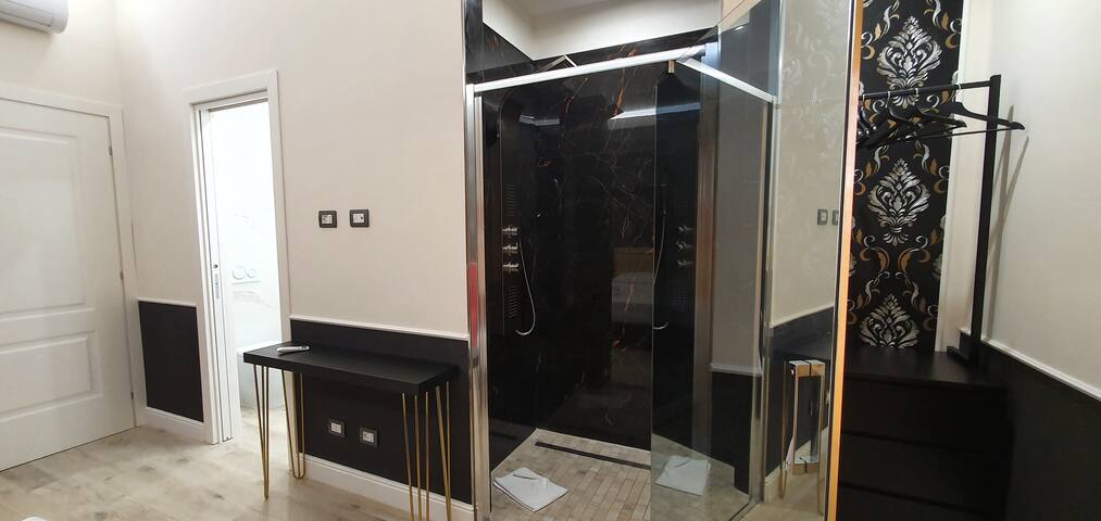 LUXURY APARTMENT AT S. PETER SQUARE gallery image 4