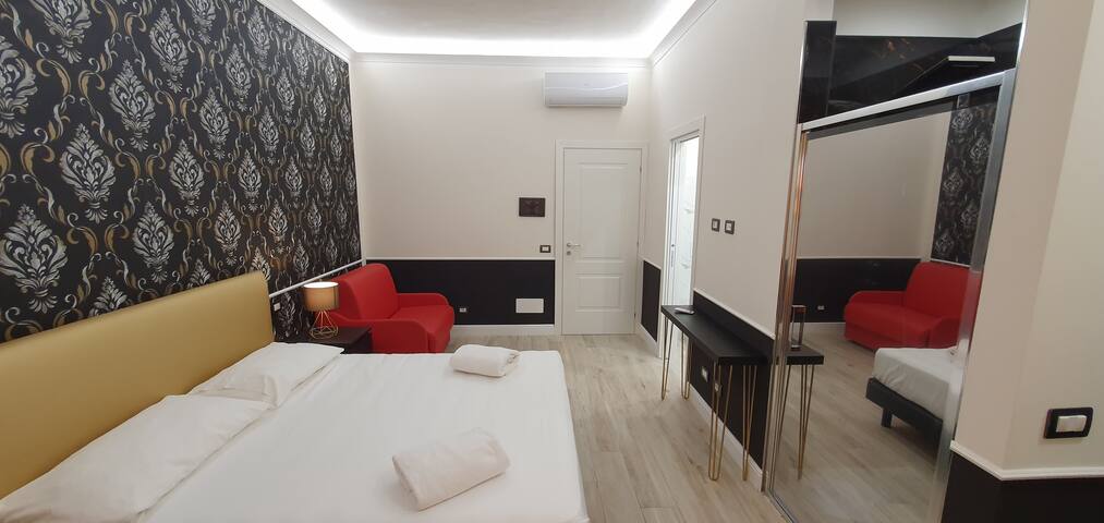 LUXURY APARTMENT AT S. PETER SQUARE gallery image 3
