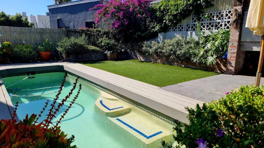 Light, spacious, entertainers’ home. gallery image 3