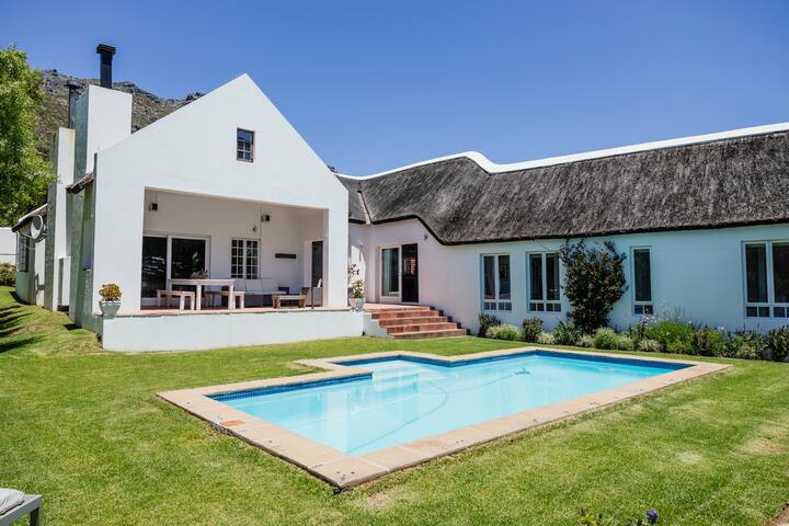 Beautiful home in Hout Bay gallery image 5