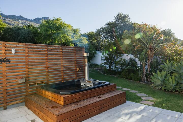 Beautiful home in Hout Bay gallery image 2