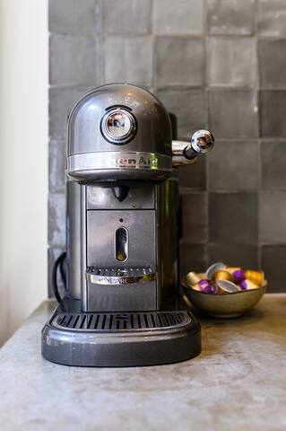 Spacious design townhouse with garden gallery image 5