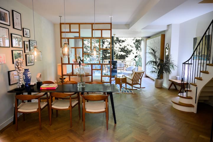 Spacious design townhouse with garden