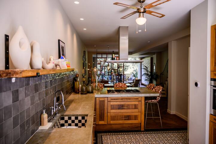 Spacious design townhouse with garden gallery image 2