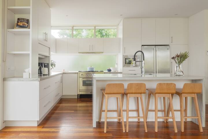 Modern Towhouse 4 Bedrooms gallery image 5