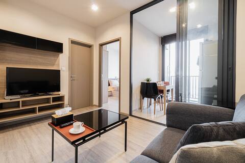 Charming Room with Spectacular view, 2 min to MRT