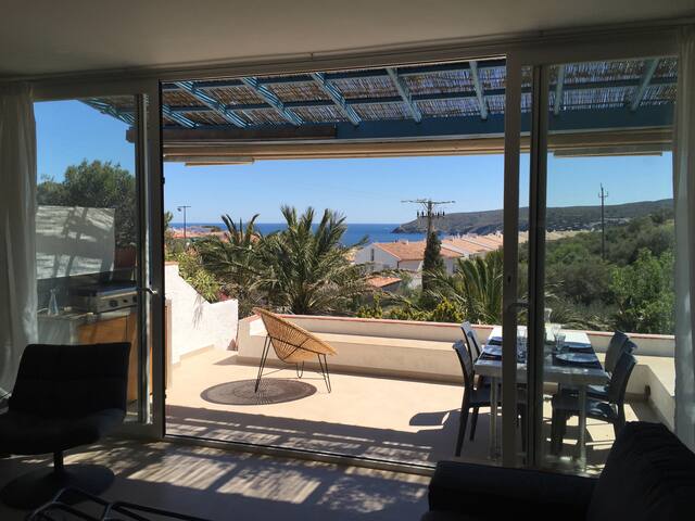 Apartment with airco, private parking & sea view gallery image 3