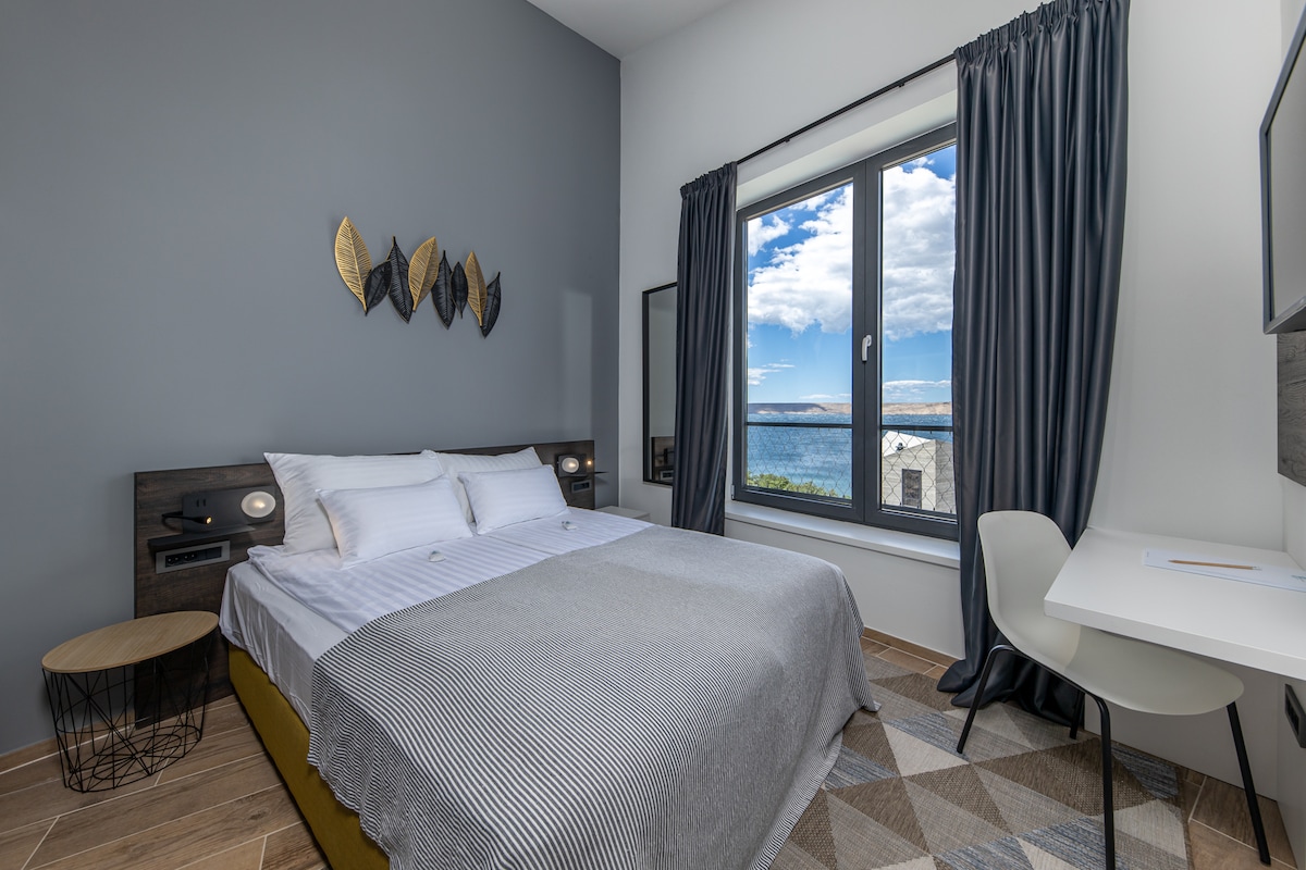 חדר 1, מיטה זוגית קומה 1, נוף לים