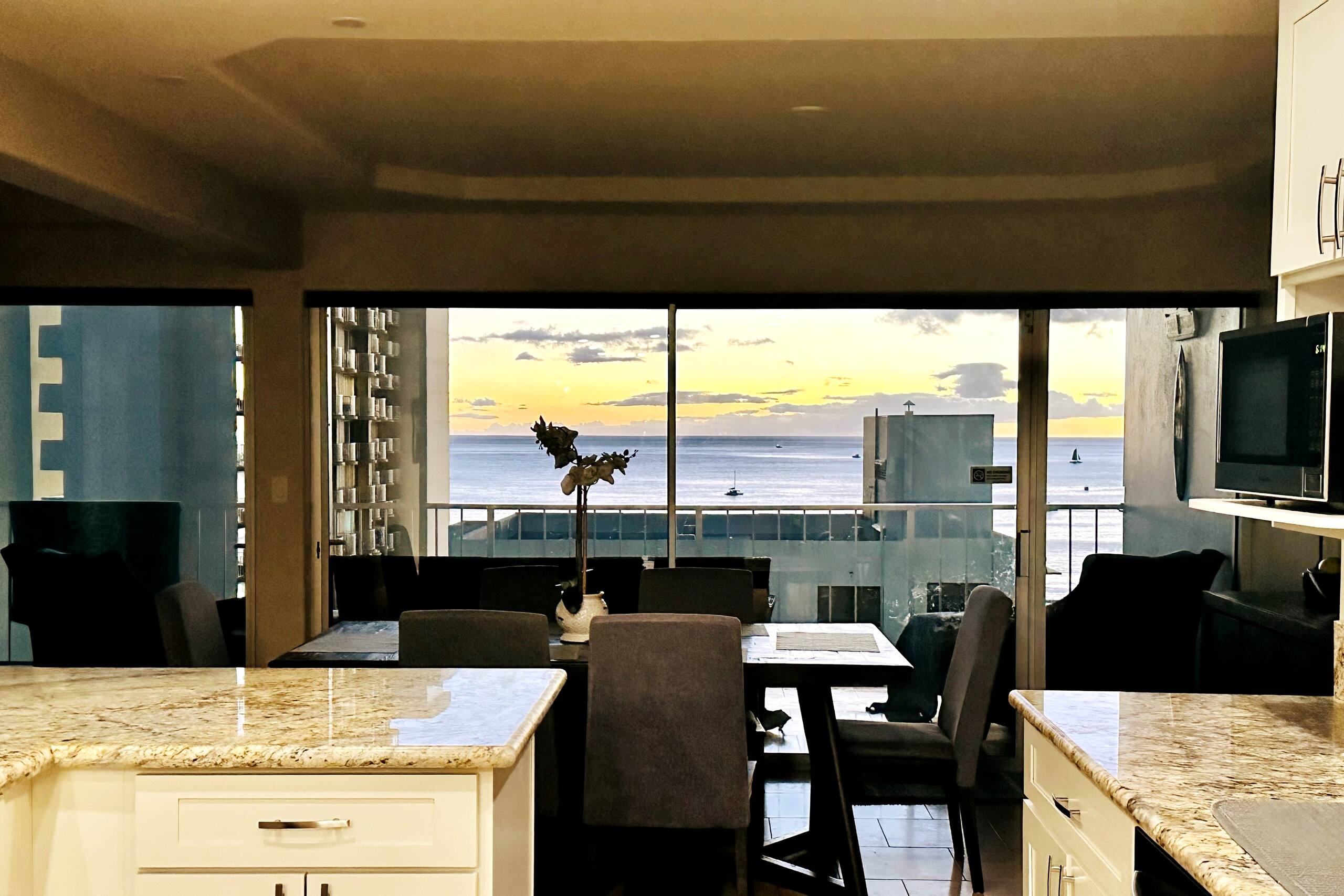 Condo in Honolulu · ★4.97 · 2 bedrooms · 3 beds · 2 private baths - Image 8