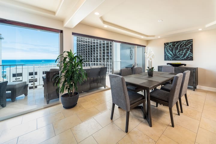 Penthouse, 2-Minute Walk to Beach/Free Parking