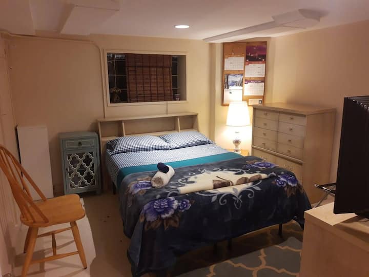 Lakefront Room, basement, Safest Neighborhood