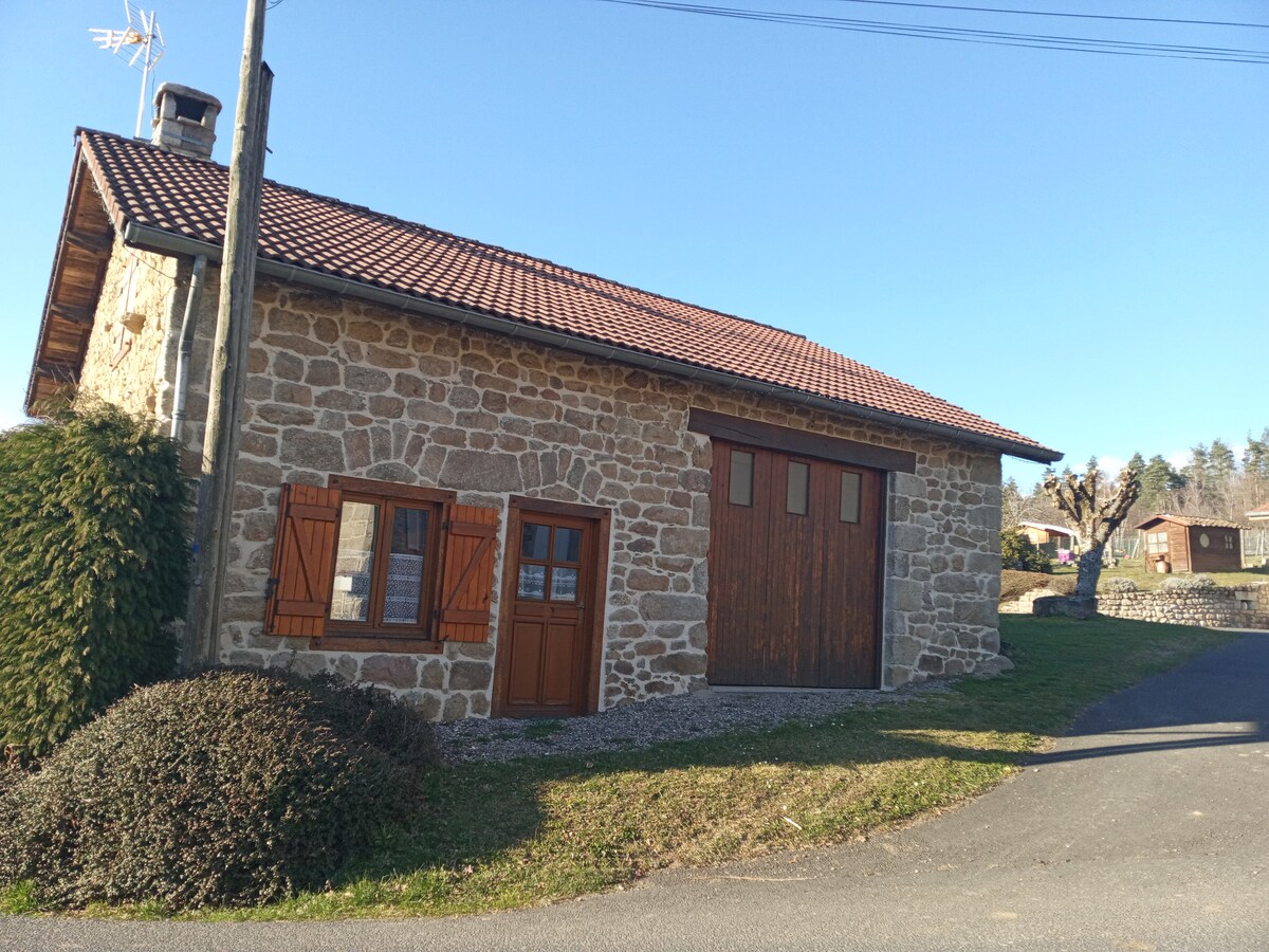 Annonce Airbnb populaire: Country house in the Auvergne style à Puy De Dôme
