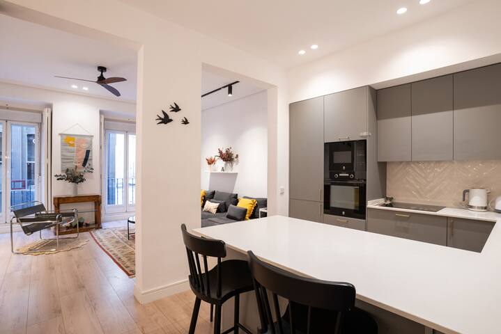 Stylish Apartment in the heart of Madrid gallery image 2