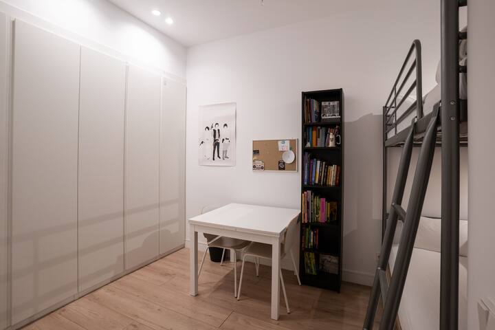Stylish Apartment in the heart of Madrid gallery image 3
