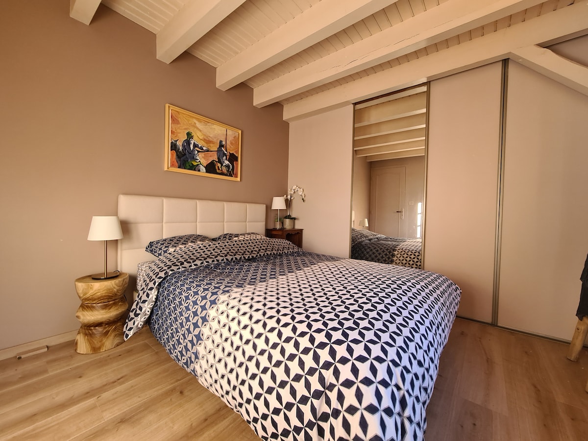 Habitación sur. Cama de 140, armarios empotrados