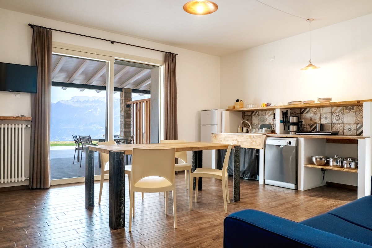 Beliebte Airbnb-Anzeige: 3️⃣ Oasi Da Vinci – Three-room apartment "Terrazza sul Lago" in Tignale