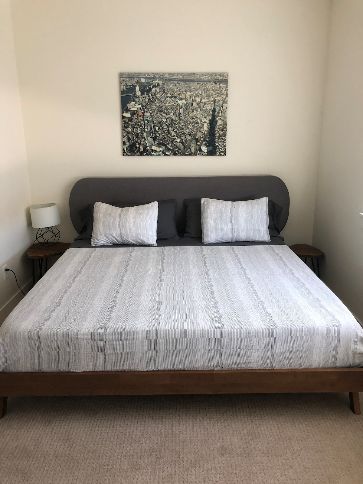 מיטת קינג סייז למעלה