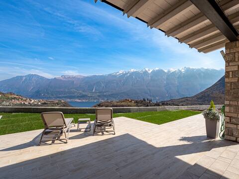 Oasi Da Vinci new apartment, terrace and lake view