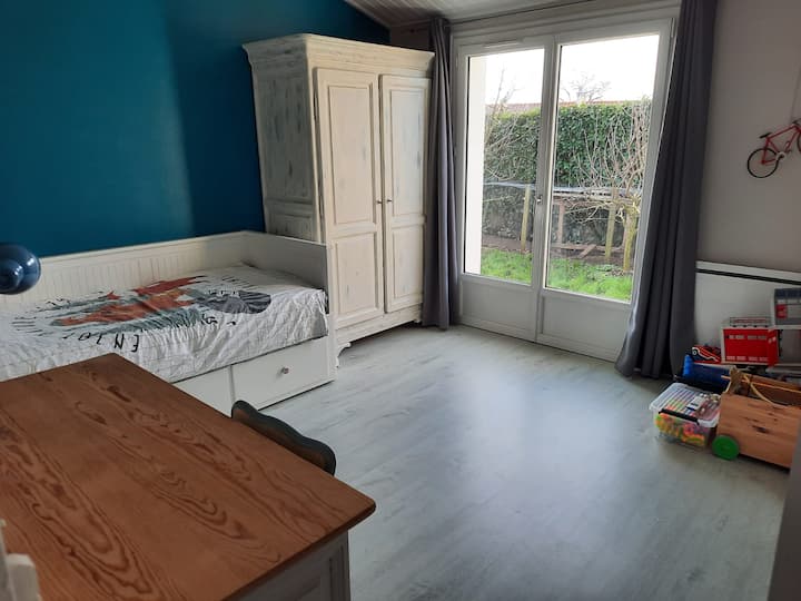 غرفة النوم الثانية بسرير مفرد أو مزدوج وفقًا لطلبك (مرتبة جديدة، نوعية!)