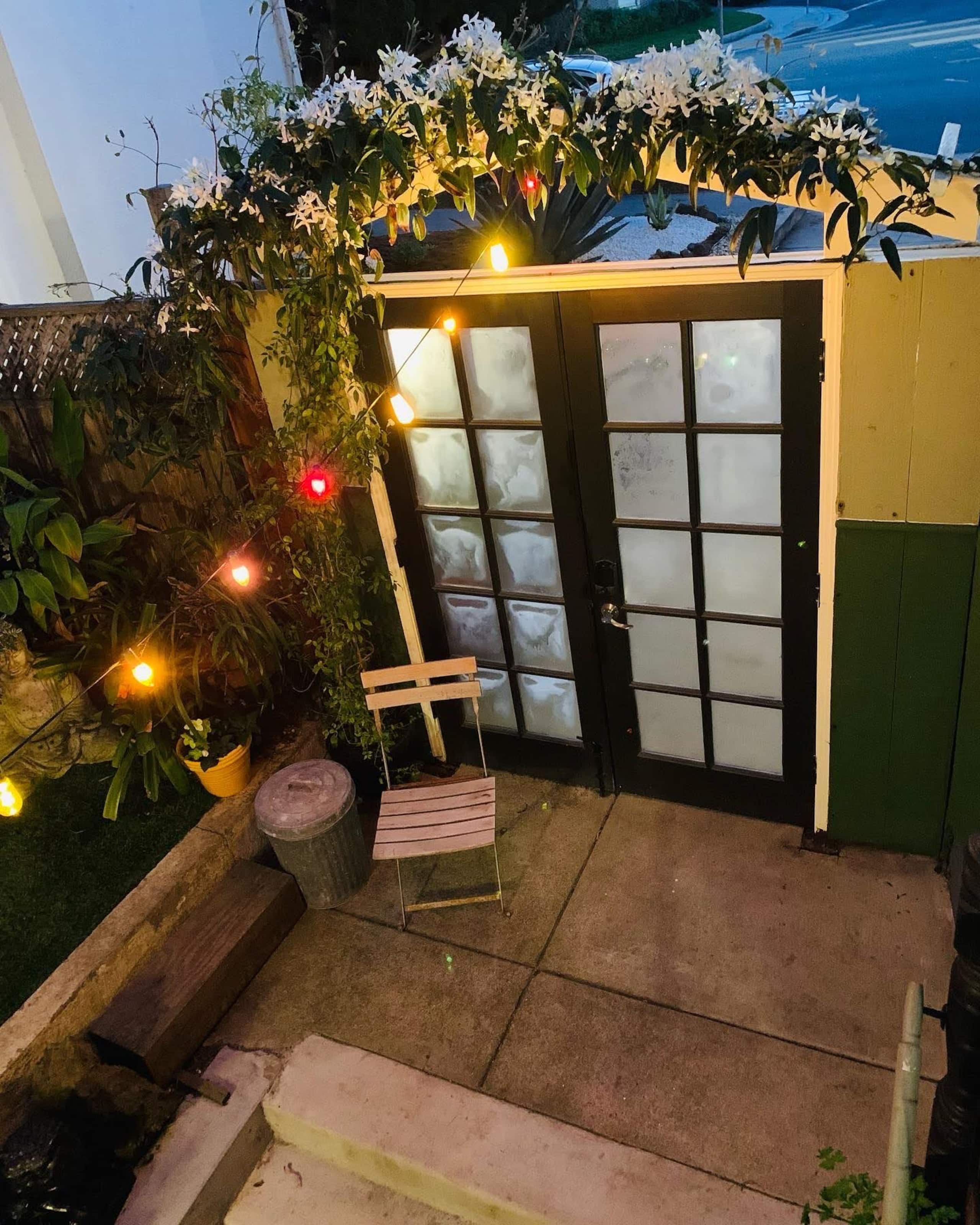 Entire one-bedroom apartment in the Cow House - Image 18