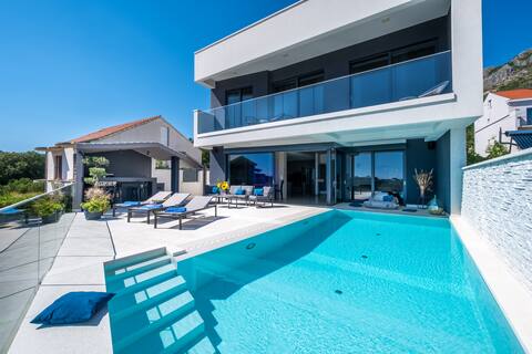 Villa MATIVE Exclusive | Four-Bedroom, Heated Pool