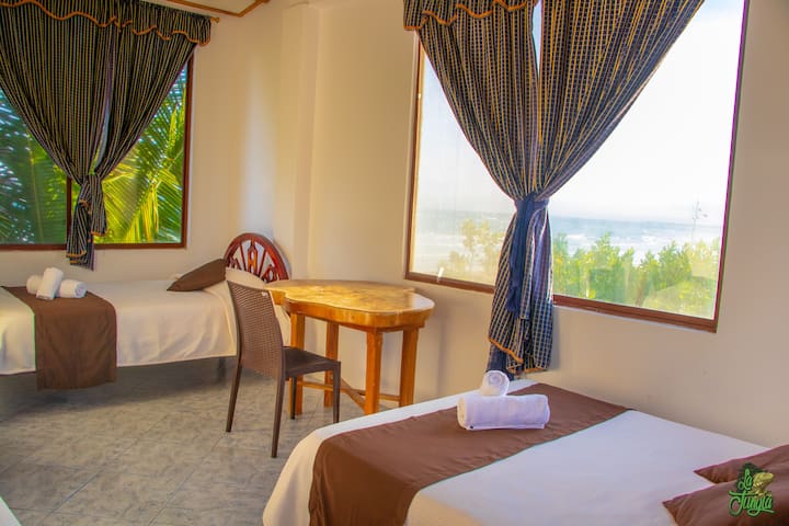 Private room with Studio bedrooms in Galapagos - Hostal La Jungla Frente al Mar