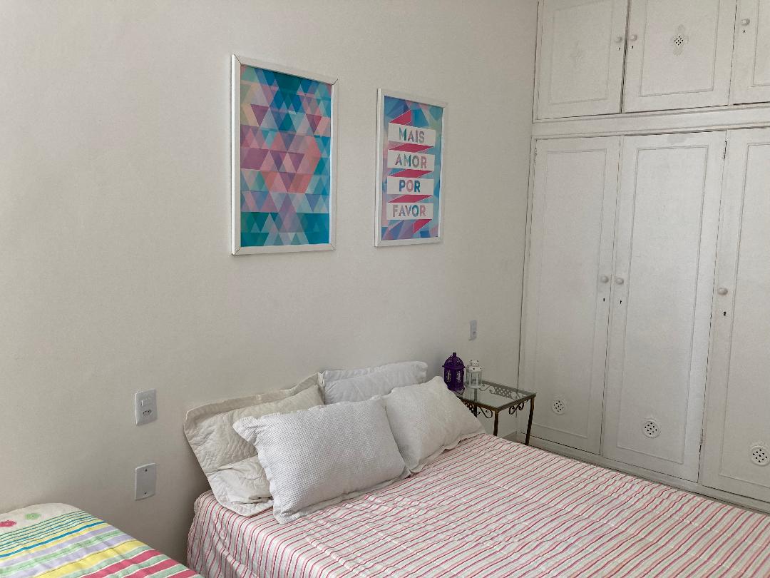 апартман со 1 брачен кревет , 1 единечен кревет, гардероба и клима уред.