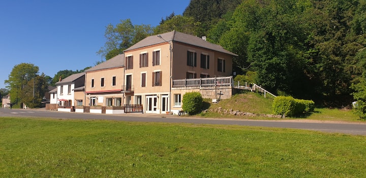 Grand Gite 14 Personnes Avec Piscine - Allier