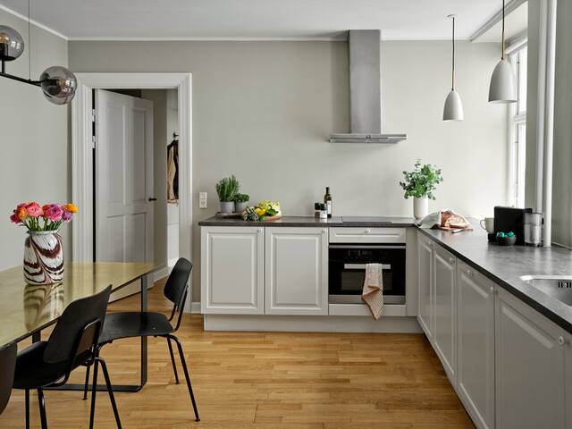 3 Bed Rooms | 24/7 Service | Spacious 120 sqm | Prime Location & Design gallery image 3