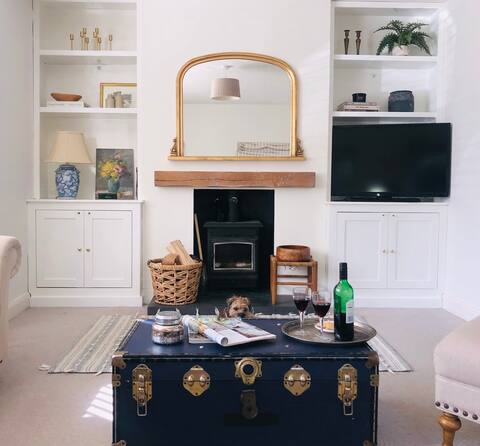 Log Fire, Pet Friendly & Private Parking